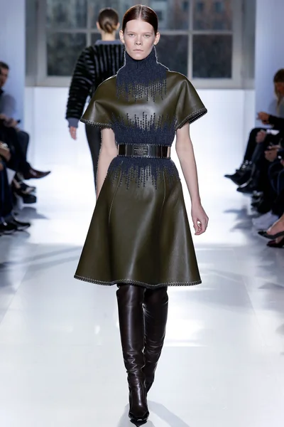 Look 18